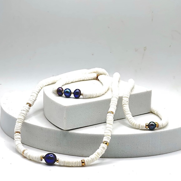 Beautiful Clamshell & Peacock Pearl Bracelet with 14k Gold Filled Components - Picture 4 of 6